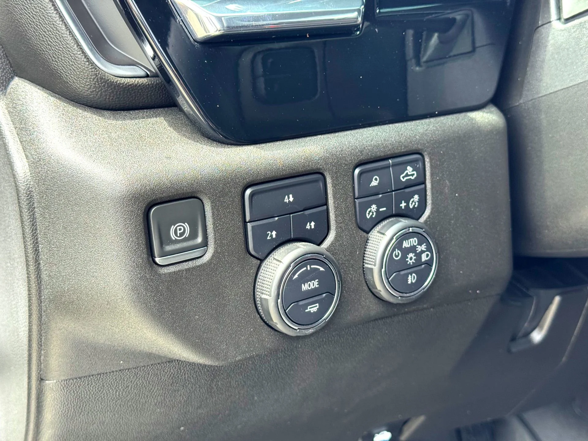 Used 2024 Iridescent Pearl Tricoat Chevrolet LT image 14