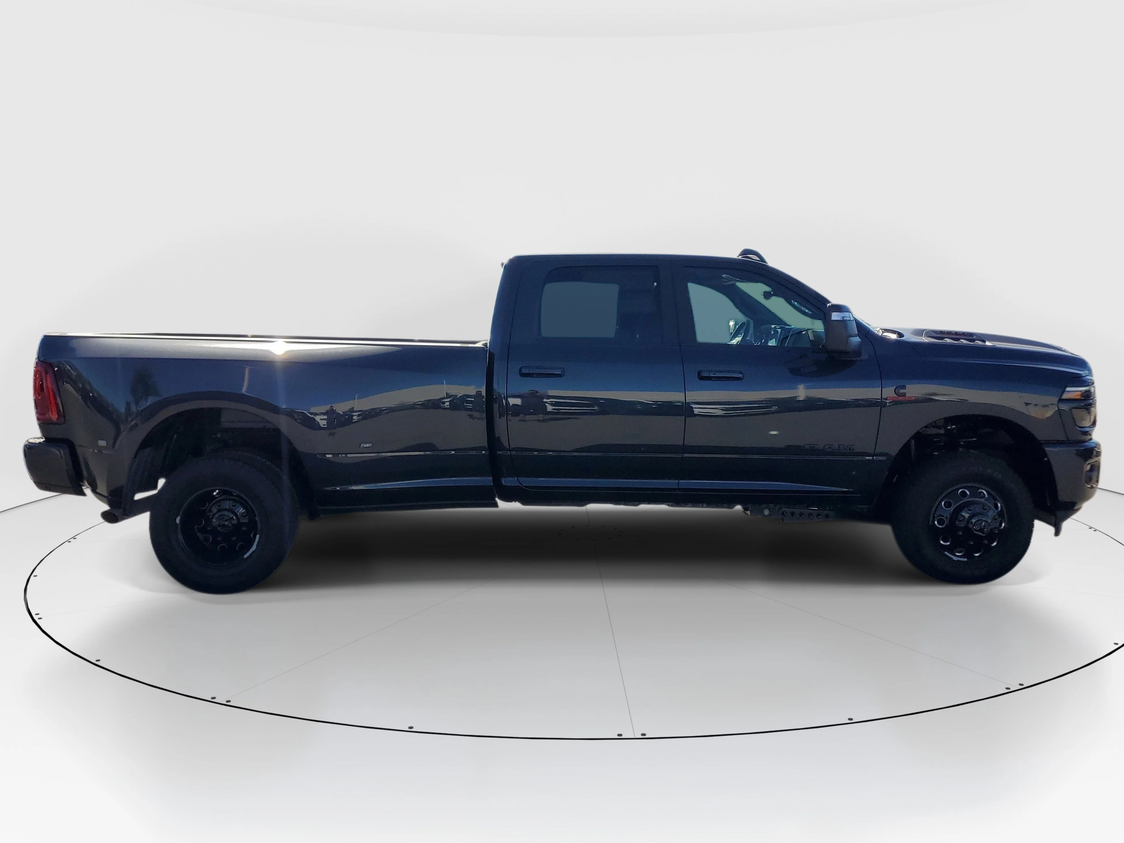 2026 RAM 3500 Laramie - Photo 7