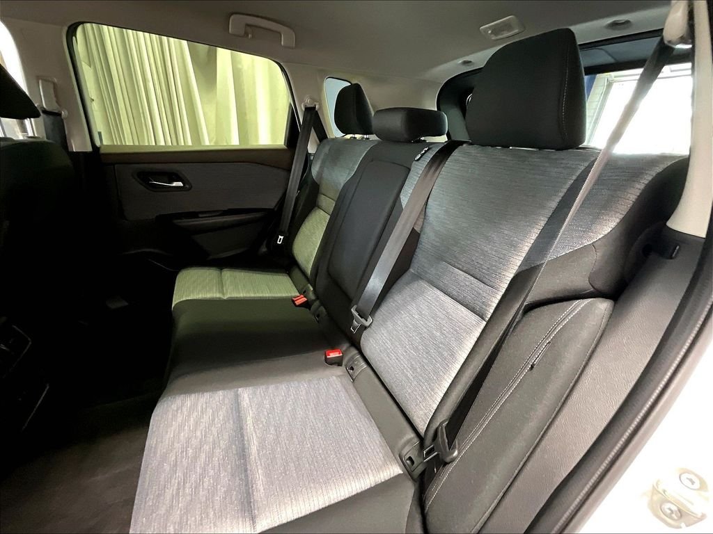 Used 2023 Pearl White Tricoat Nissan SV image 15