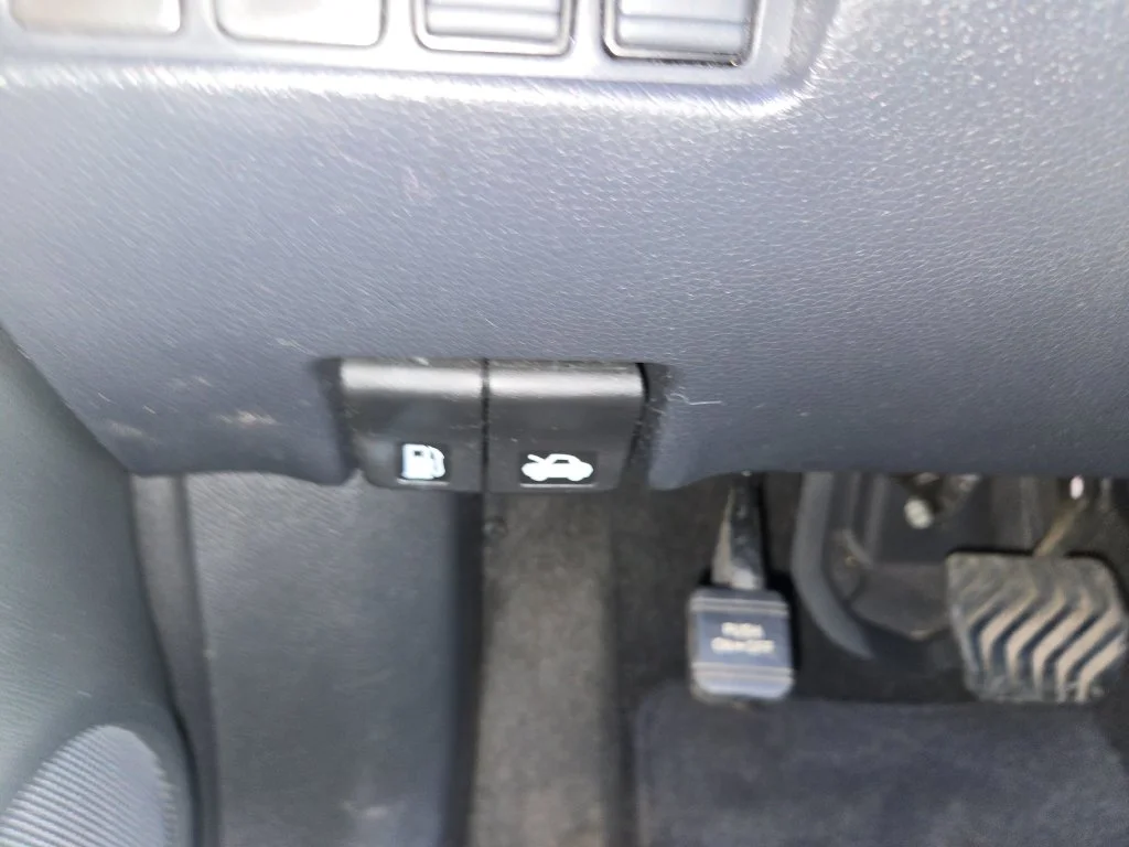 Used 2017 Gray Nissan S image 27