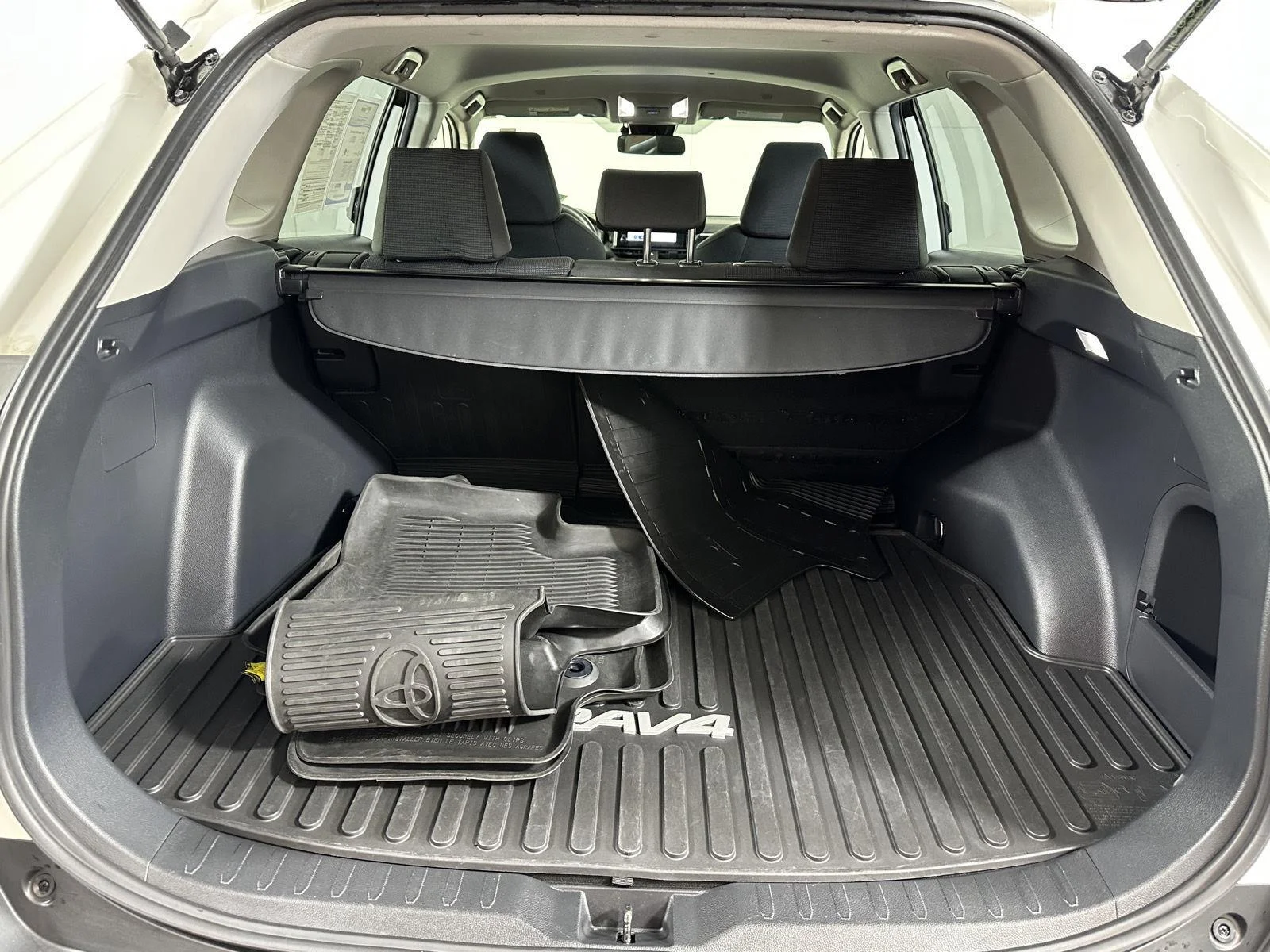 Used 2024 Ice Cap Toyota LE image 10