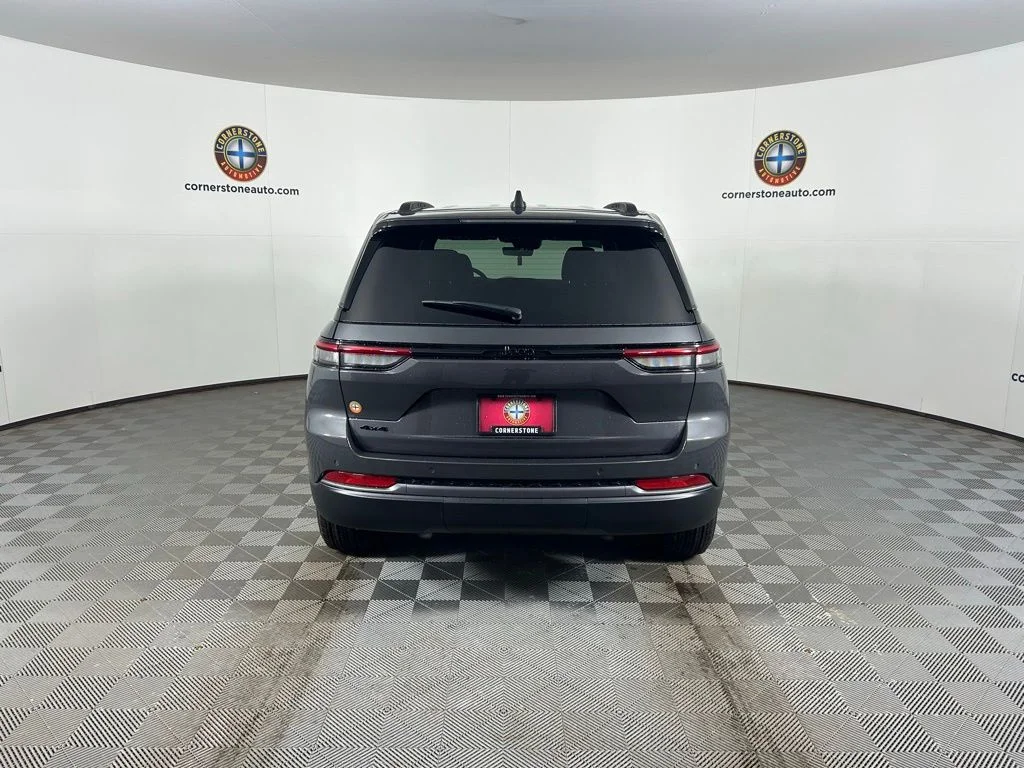 New 2026 Baltic Gray Metallic Clear-Coat Exterior Paint Jeep Altitude image 19
