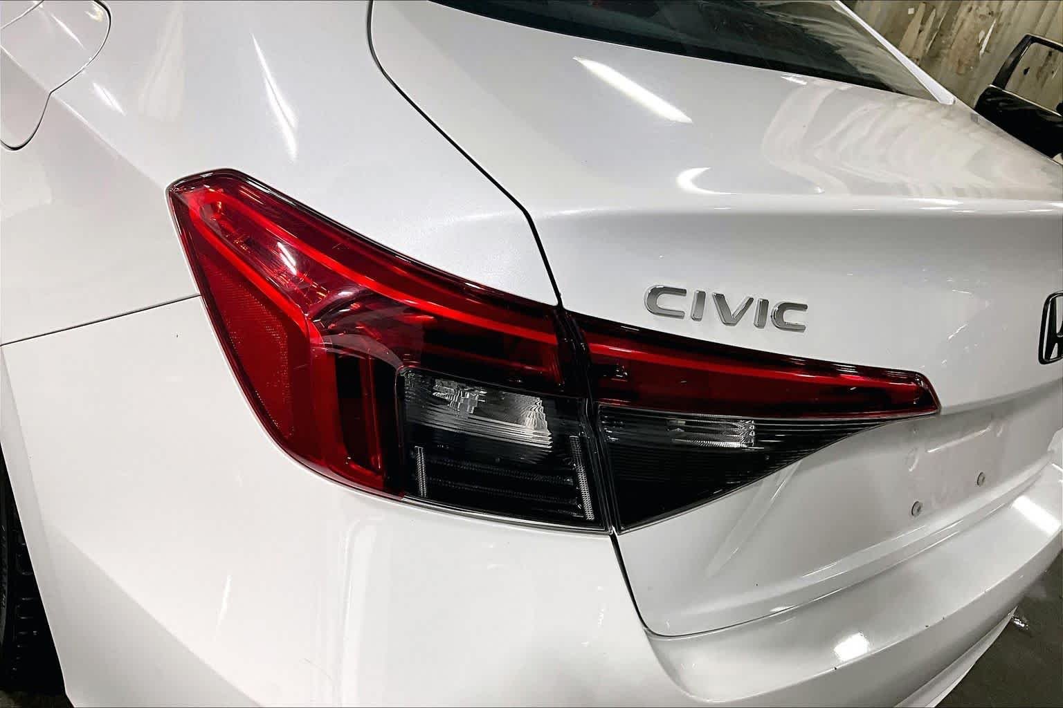 Used 2022 Platinum White Pearl Honda Sport image 29