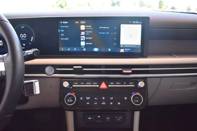 Used 2025 Gray Hyundai SEL Convenience image 31