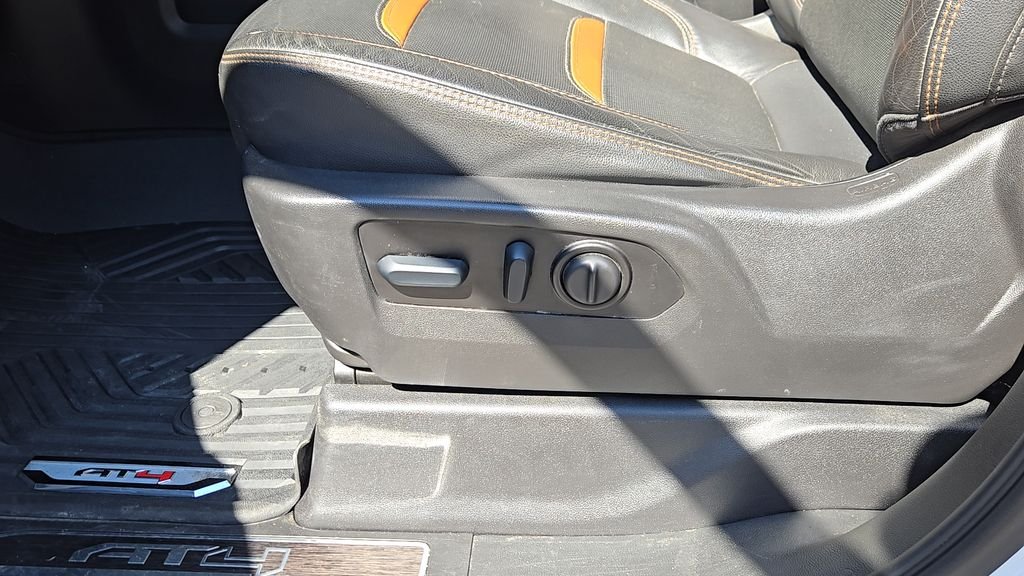 Used 2022 White GMC AT4 image 8