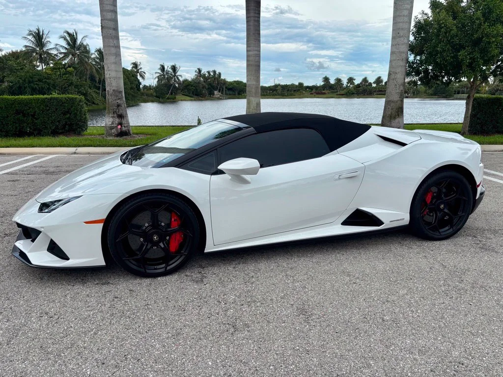 Used 2023 Bianco Monocerus Metallic Lamborghini Spyder AWD image 2