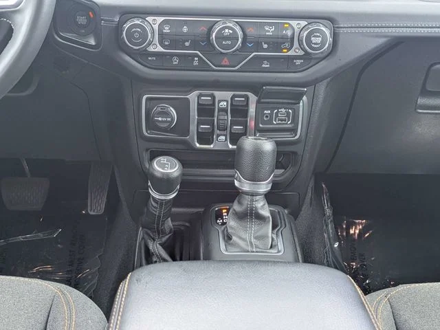 2025 Jeep Wrangler 4-Door Sahara - Photo 19