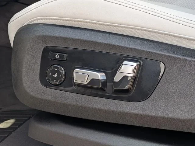 New 2026 Mineral White Metallic BMW sDrive40i image 13