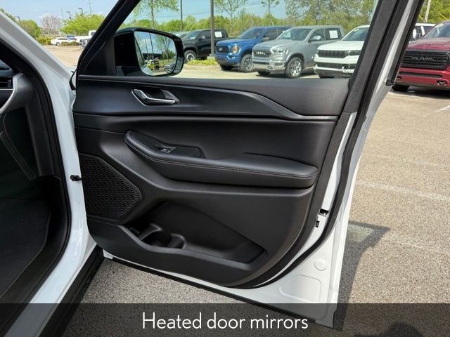 New 2025 Bright White Clear-Coat Exterior Paint Jeep Laredo image 22