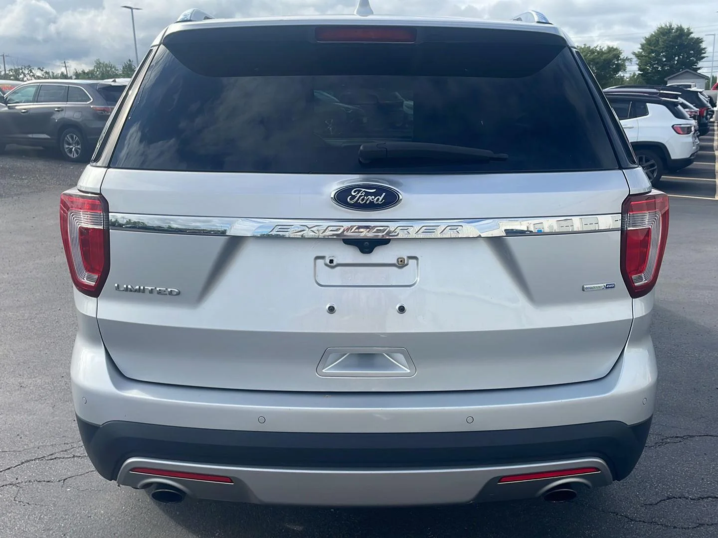Used 2017 Ingot Silver Ford Limited image 9