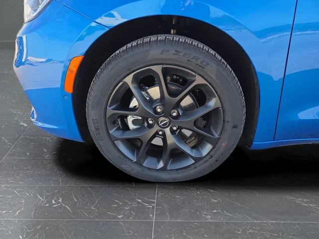 New 2026 Hydro Blue Pearl-Coat Exterior Paint Chrysler Select image 37
