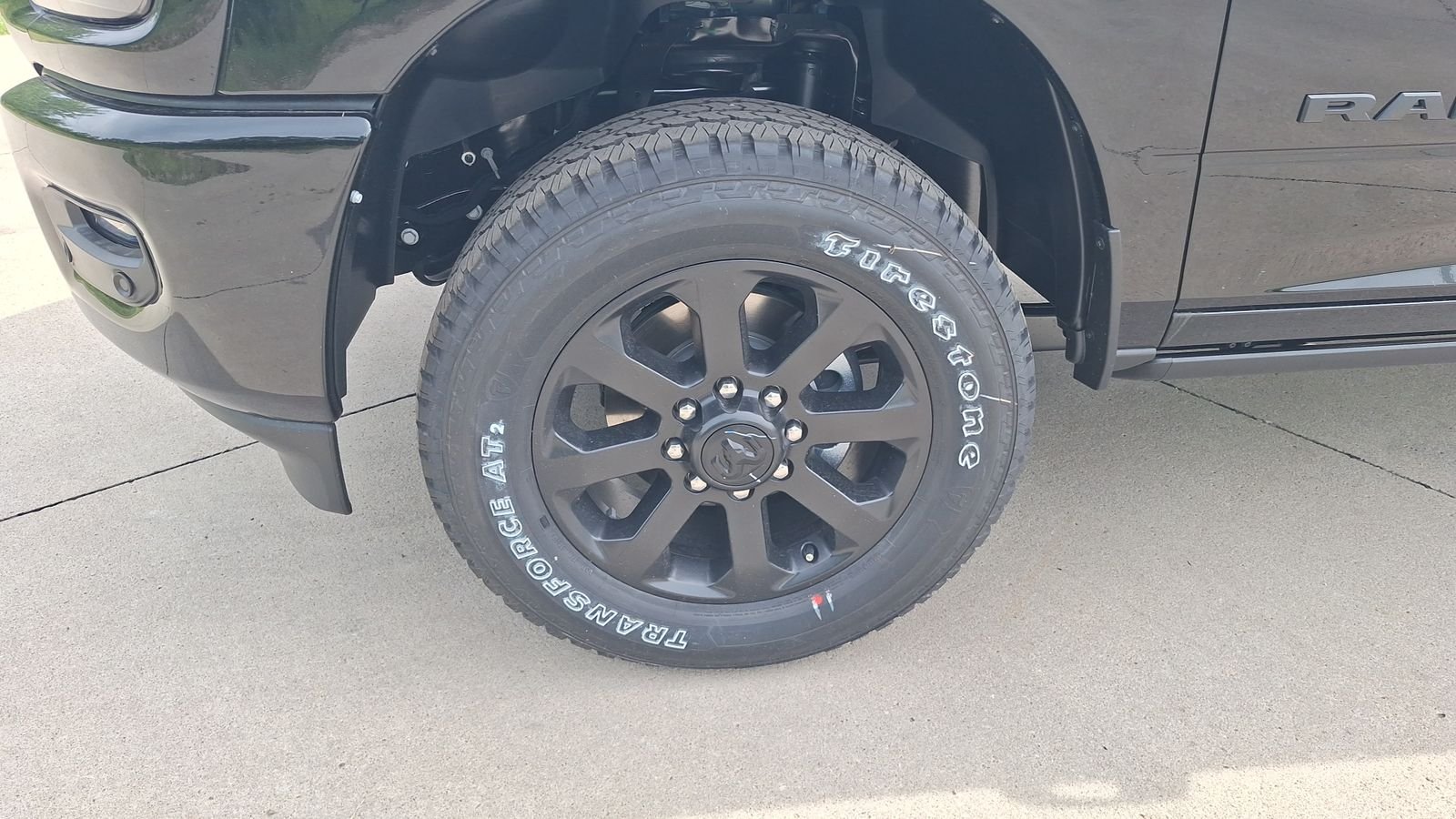 New 2026 Diamond Black Crystal Pearl-Coat Exterior Paint RAM Laramie image 9