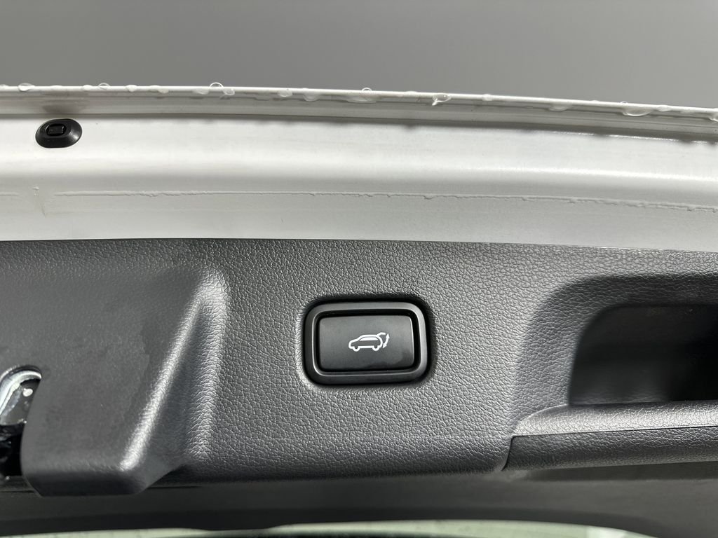 Used 2025 Hyper White Hyundai SEL Premium image 26