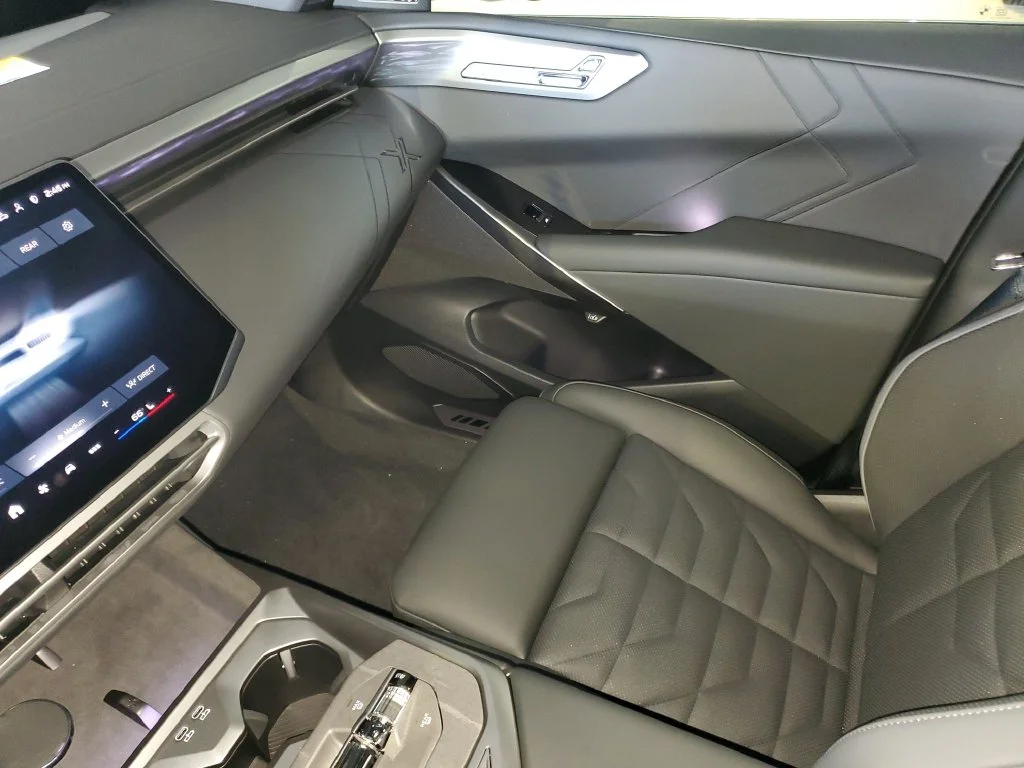 New 2027 Space Silver Metallic BMW  image 20