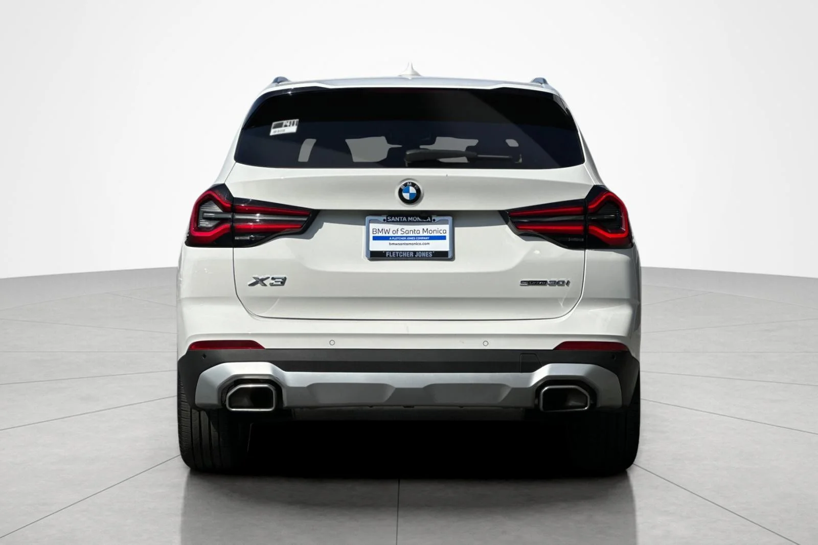 Used 2023 Alpine White BMW sDrive30i image 4