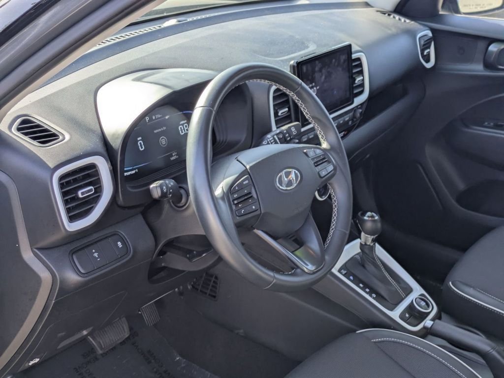 2025 Hyundai Venue Limited - Photo 12