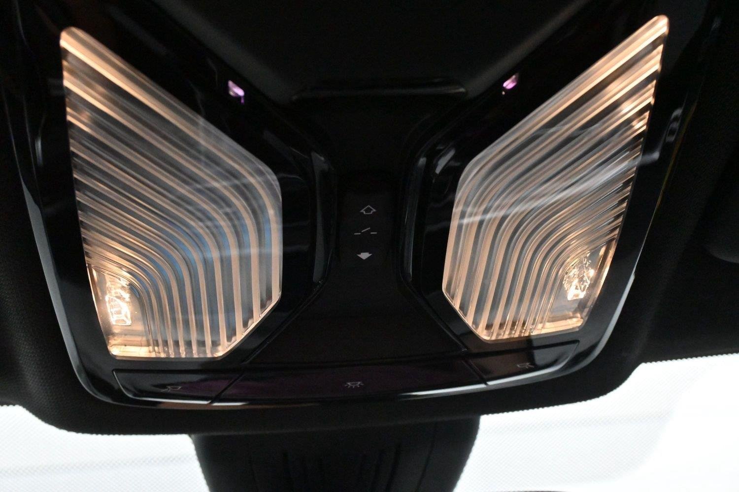 Used 2019 Black Sapphire Metallic BMW xDrive40i image 30