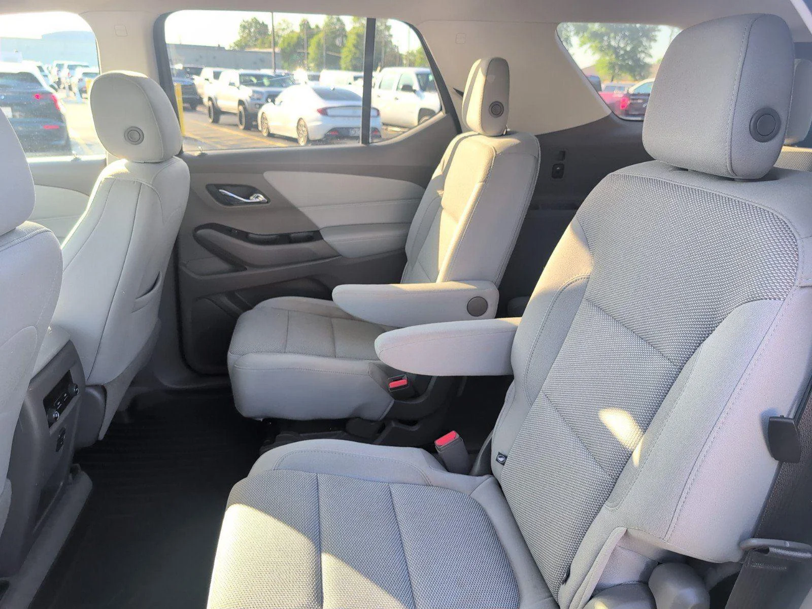 Used 2018 SUMMIT WHITE Chevrolet LT Cloth image 35