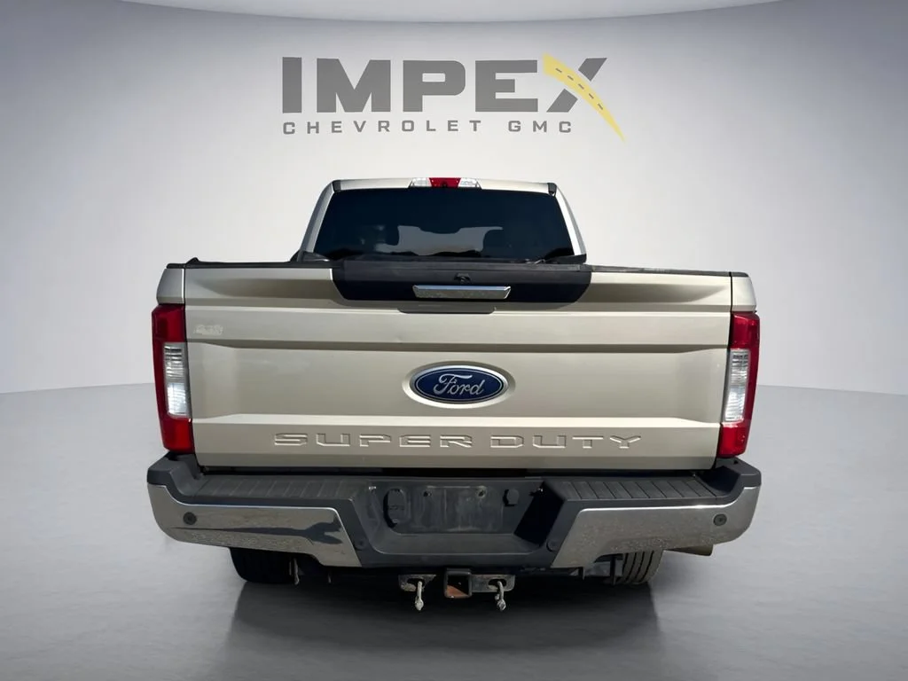 Used 2017  Ford Lariat image 4