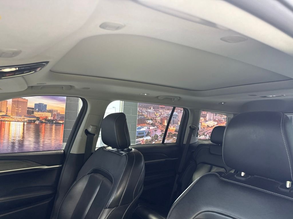 Used 2022 Silver Jeep Limited image 14