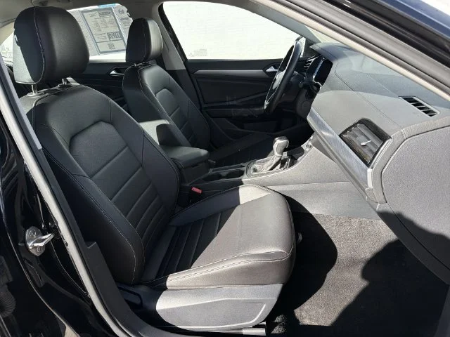 Certified Used 2024  Volkswagen 1.5T SE image 32