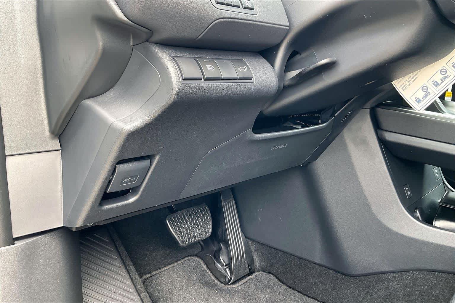 2026 Toyota C-HR SE - Photo 19