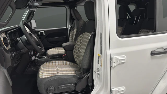 New 2026 Bright White Clear-Coat Exterior Paint Jeep 85th Anniversary Edition image 9
