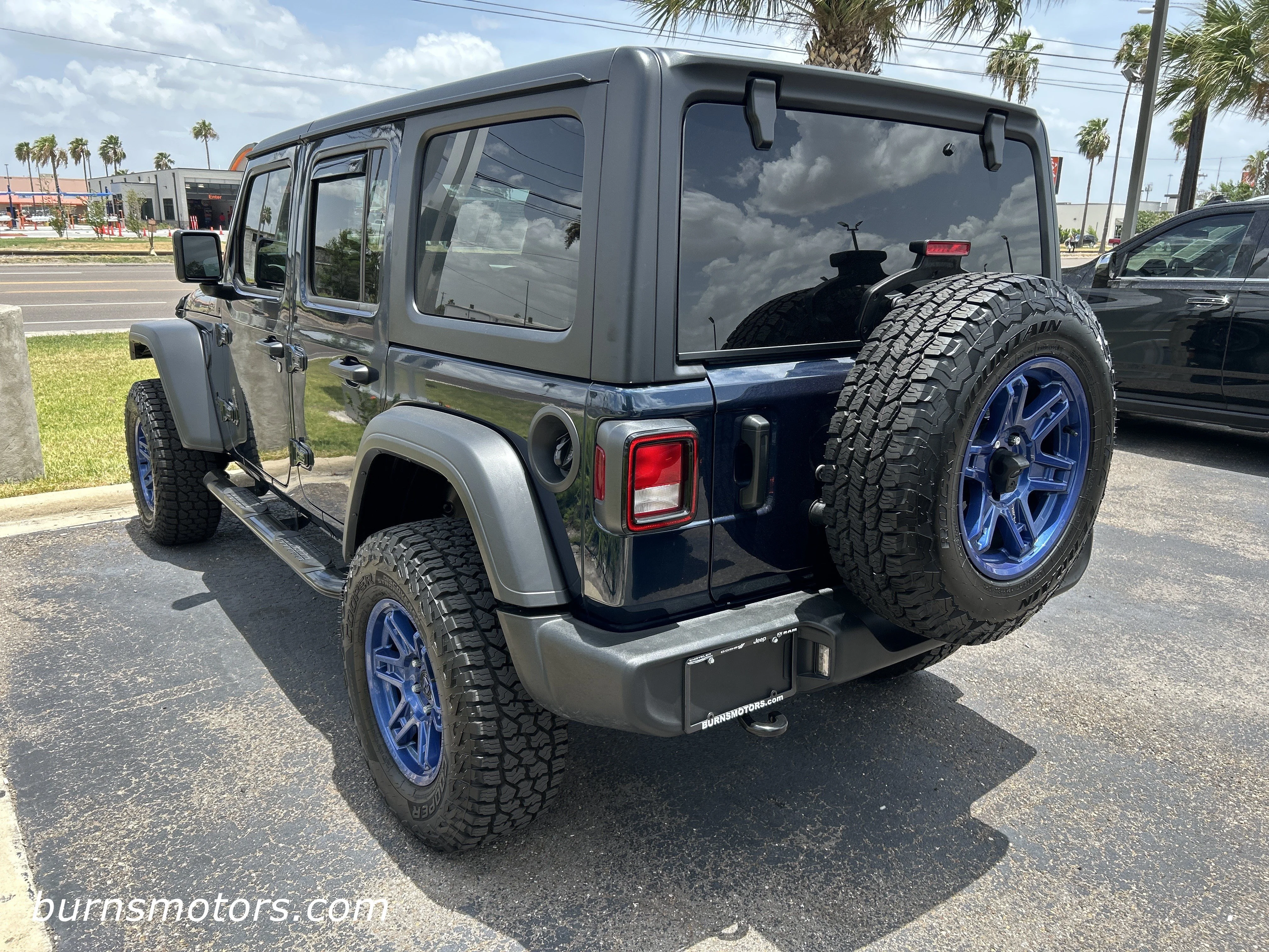 Used 2025 Fathom Blue Jeep Sport S image 5