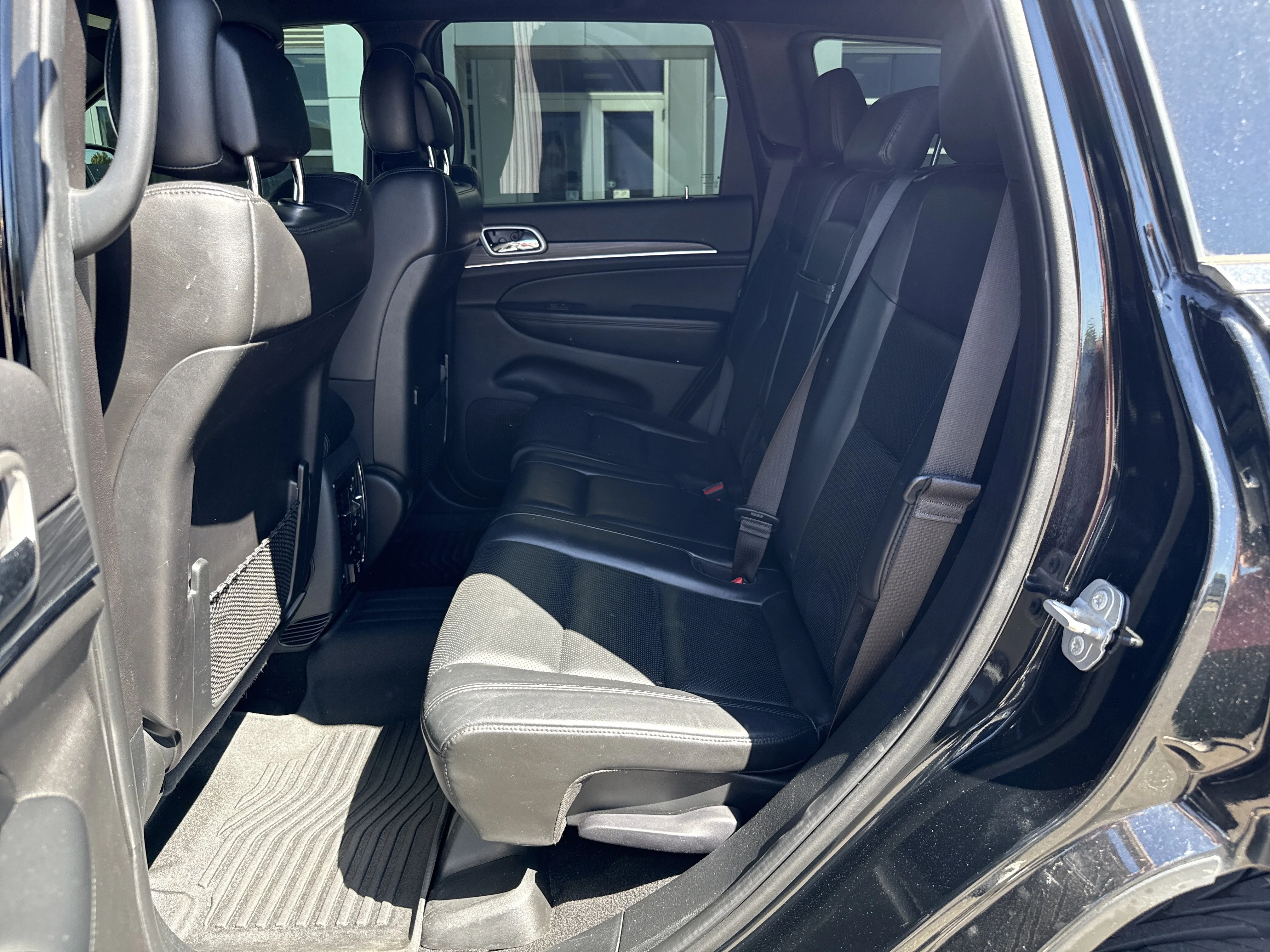 Used 2020 Diamond Black Crystal Pearlcoat Jeep Limited image 13