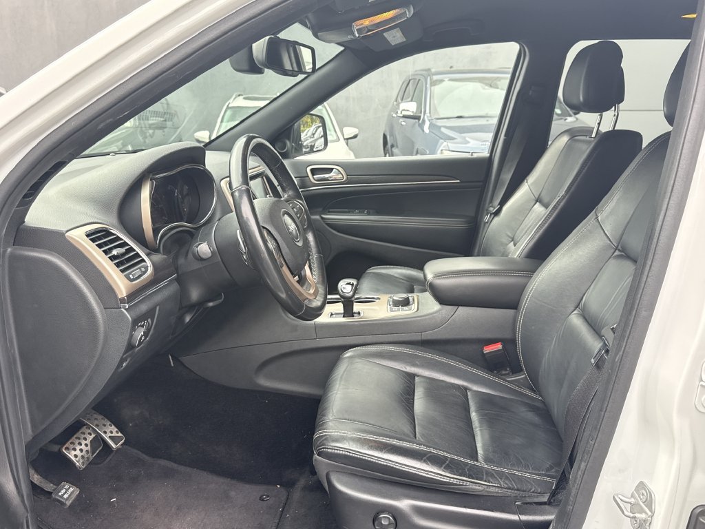 Used 2015 White Jeep Limited image 18