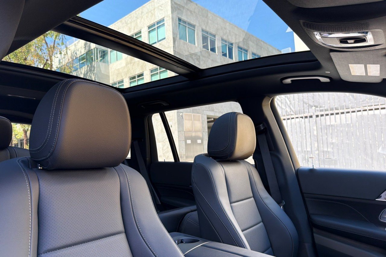 New 2026 Polar White Mercedes-Benz GLS 450 4MATIC® SUV image 17