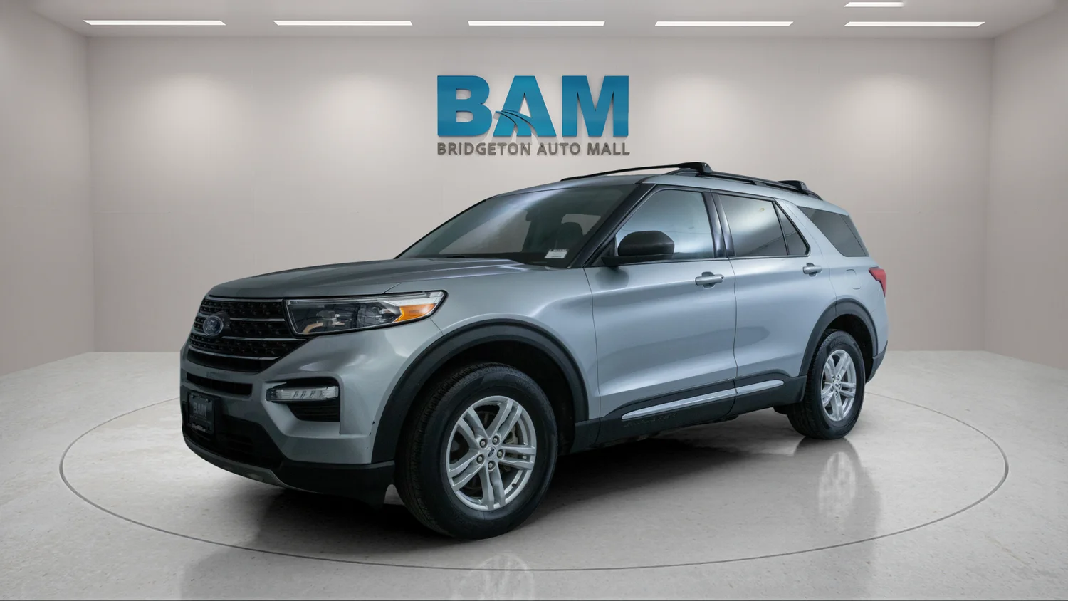 Used 2023 Silver Ford XLT image 3