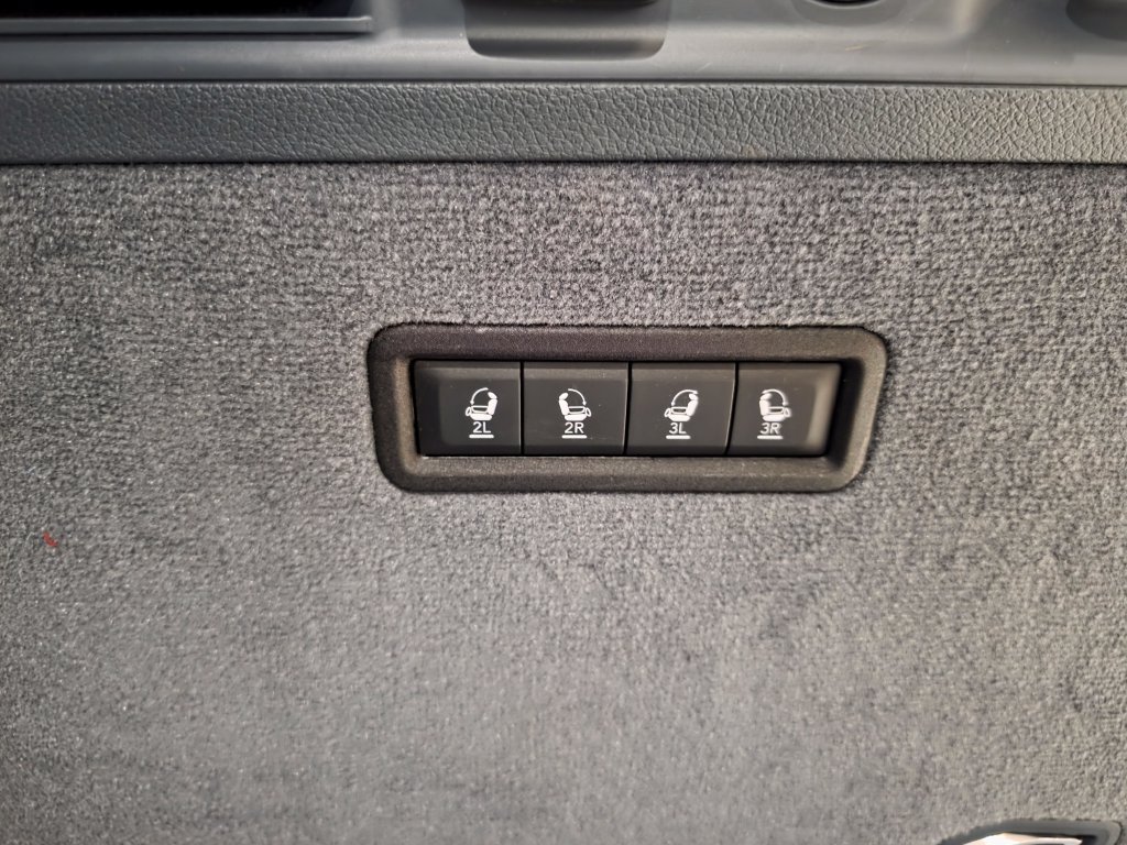 Used 2023 White Jeep Series III image 11