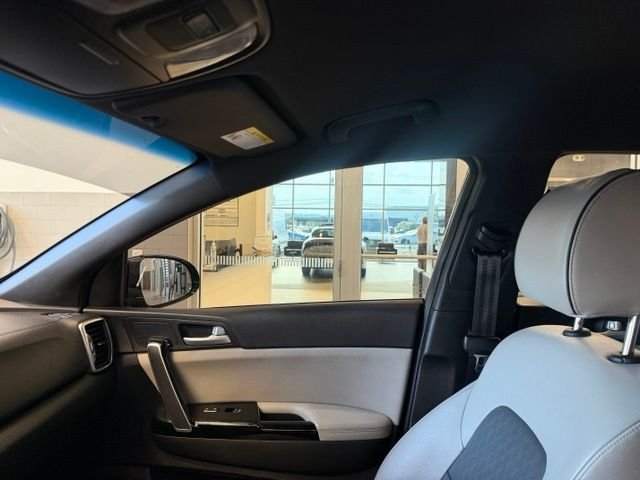 Used 2019 Red Kia EX image 11