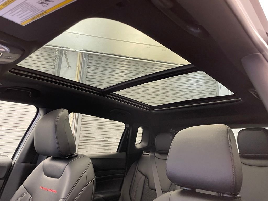 New 2026 Silver Zynith Metallic Clear-Coat Exterior Paint Jeep Trailhawk image 14