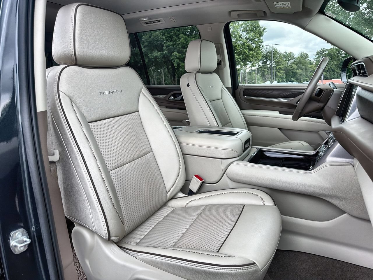 Used 2022 Hunter Metallic GMC Denali image 23