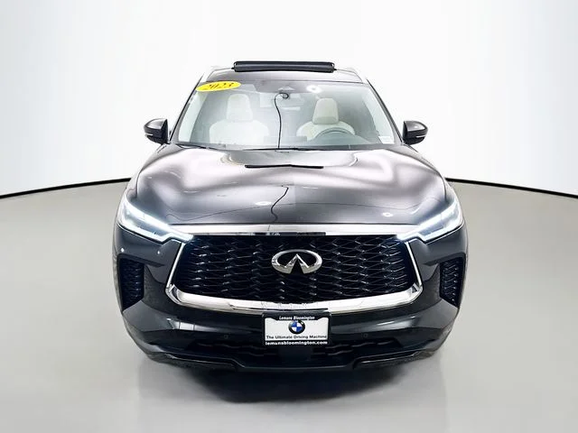 Used 2023 Black INFINITI LUXE image 2