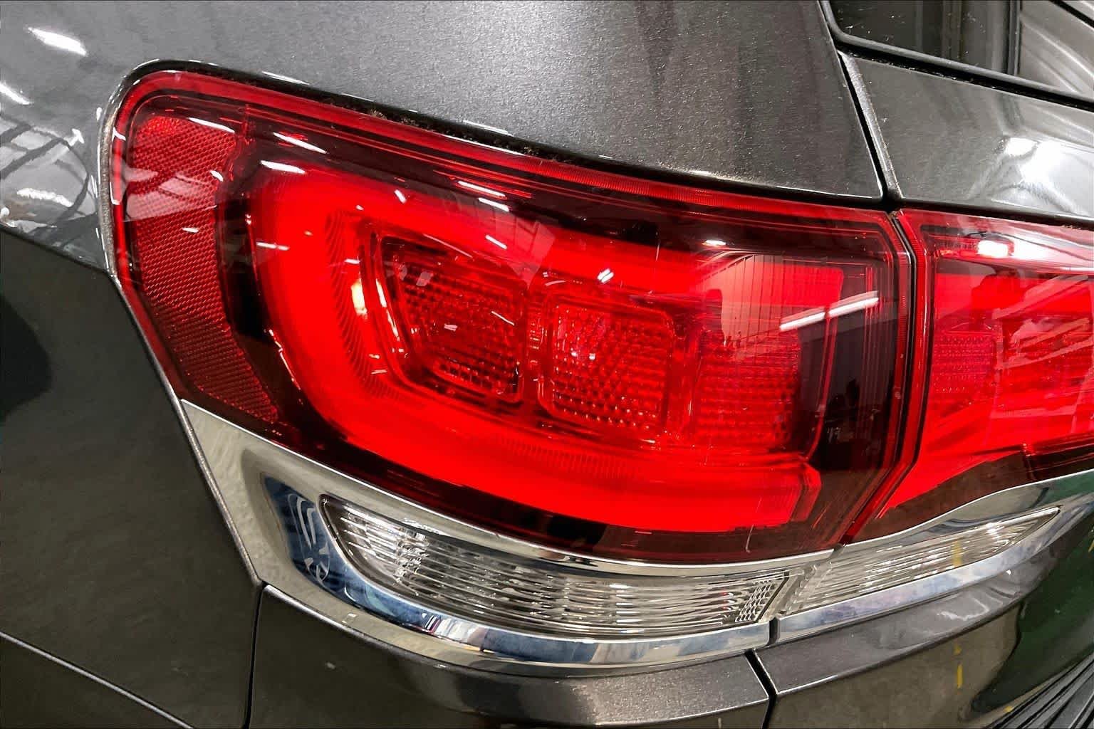 Used 2021 Granite Crystal Metallic Clearcoat Jeep Laredo E image 28