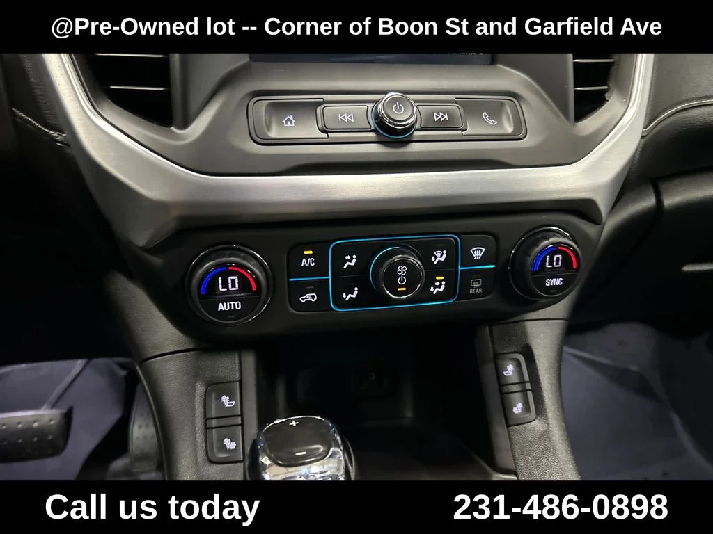 Used 2019 White GMC SLE-2 image 21