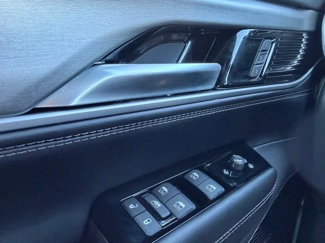 New 2026 Silver-Zynith Exterior Paint Jeep Limited Reserve image 19