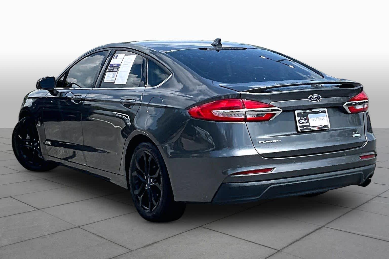 Used 2019 Magnetic Metallic Ford SE image 12
