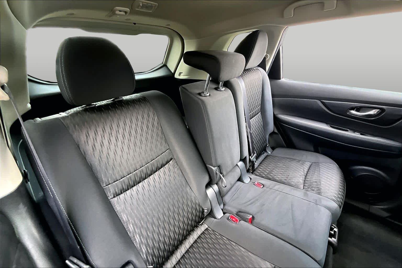 Used 2020 MAGNETIC BLACK Nissan SV image 19