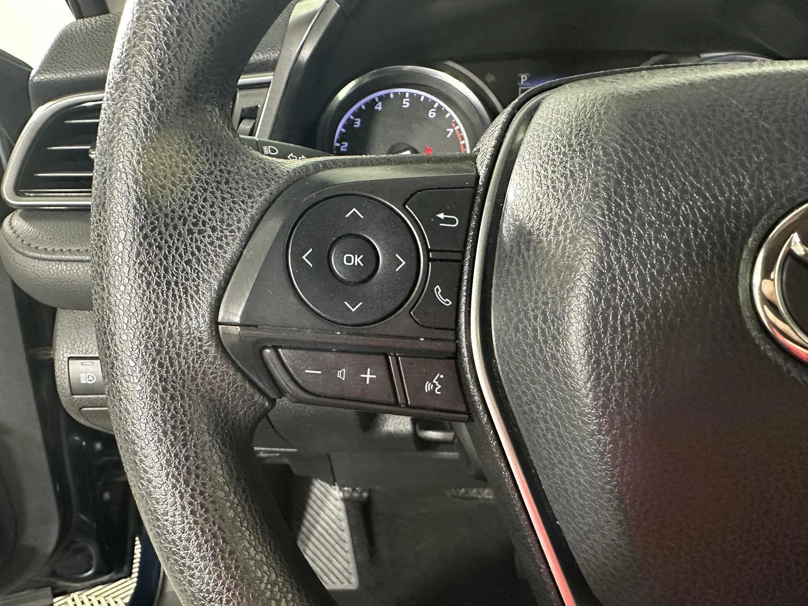 Used 2019 Galactic Aqua Mica Toyota LE image 5