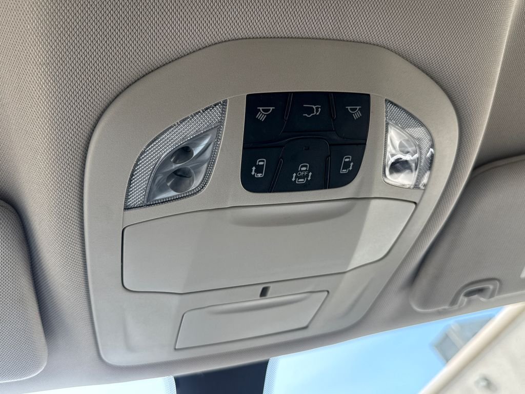 Used 2022 White Chrysler LX image 22