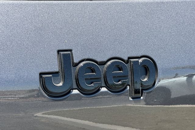 New 2026 Baltic Gray Metallic Clear-Coat Exterior Paint Jeep Limited image 27