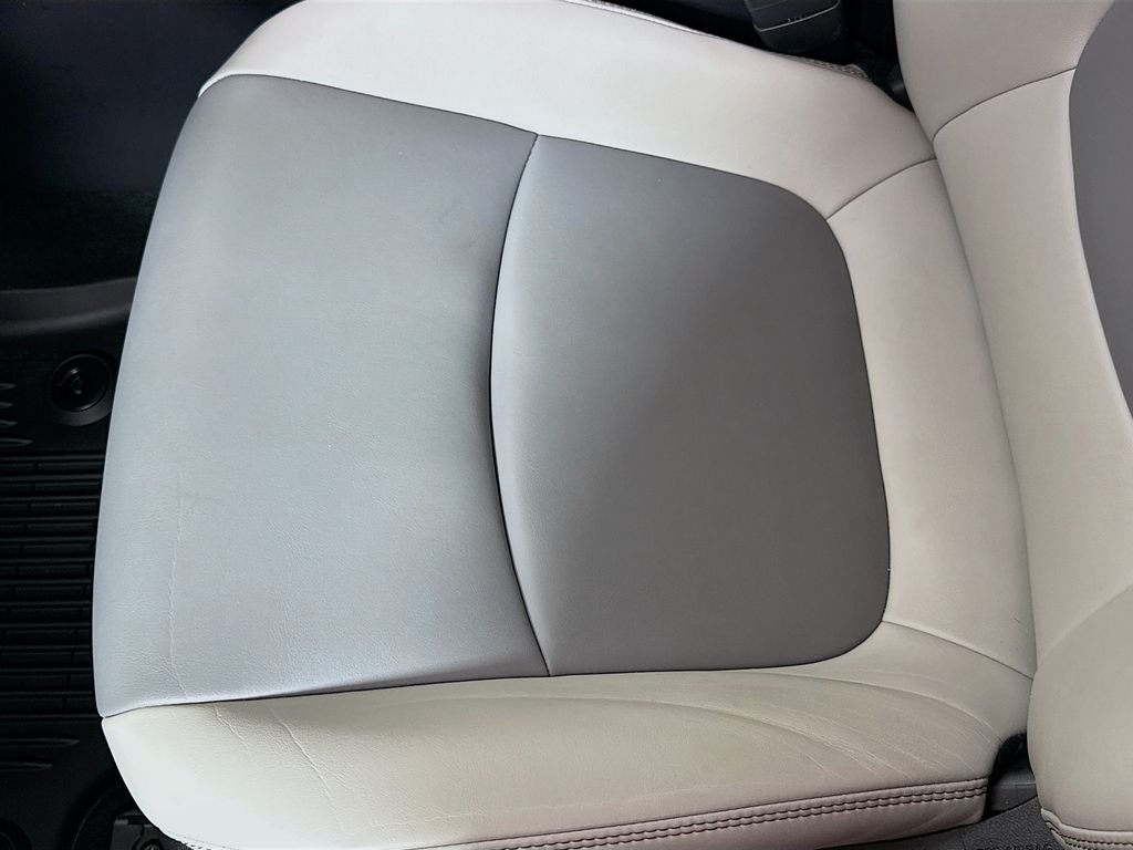 Used 2024 Wind Chill Pearl Toyota Hybrid XLE Premium image 18