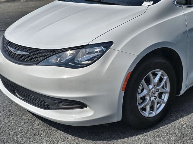 Used 2023 White Chrysler LX image 10