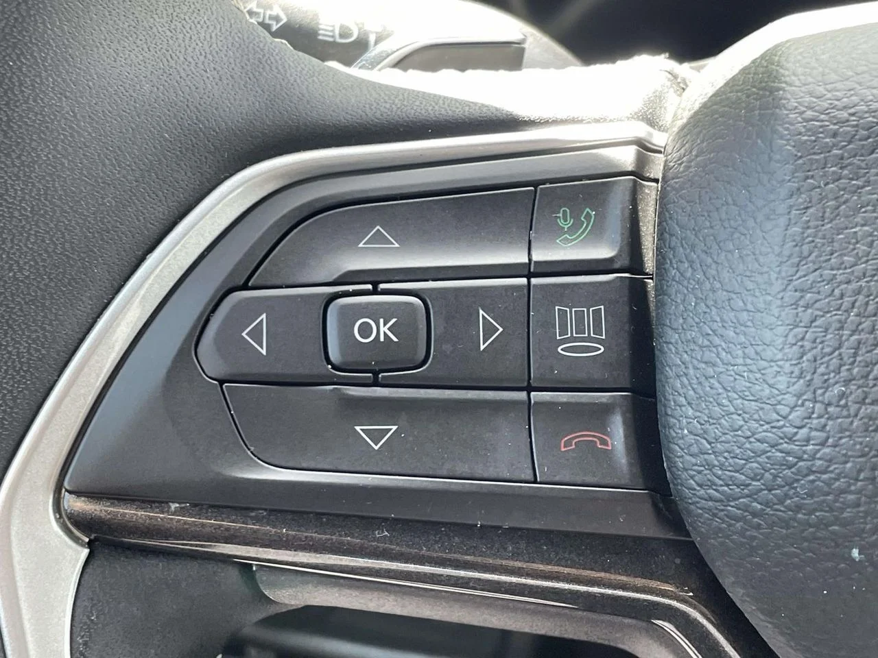 Certified Used 2023 White Jeep Altitude X image 30