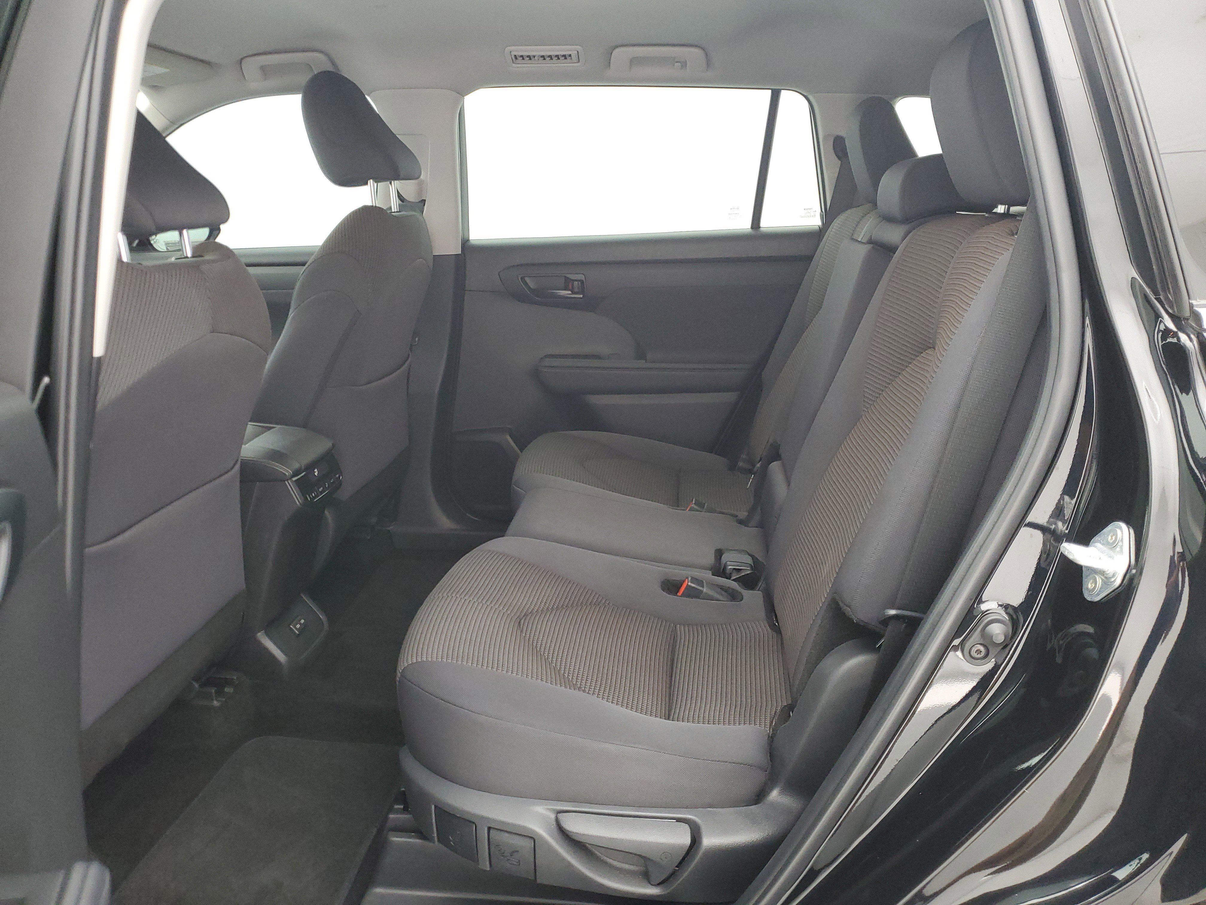 2024 Toyota Highlander LE - Photo 15