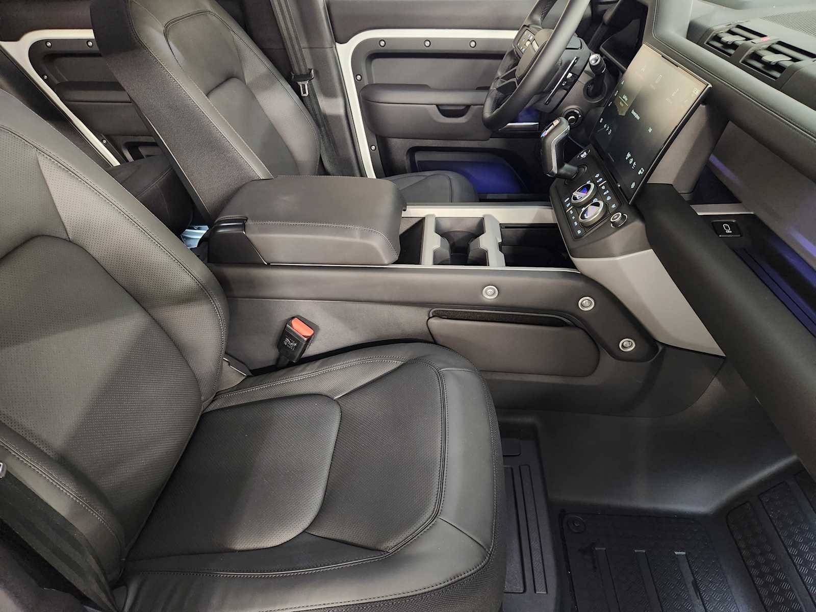 New 2026 Fuji White Land Rover V8 image 3